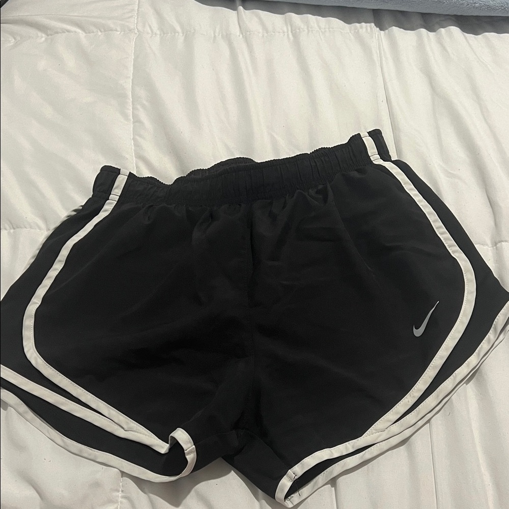 women’s size small black nike shorts